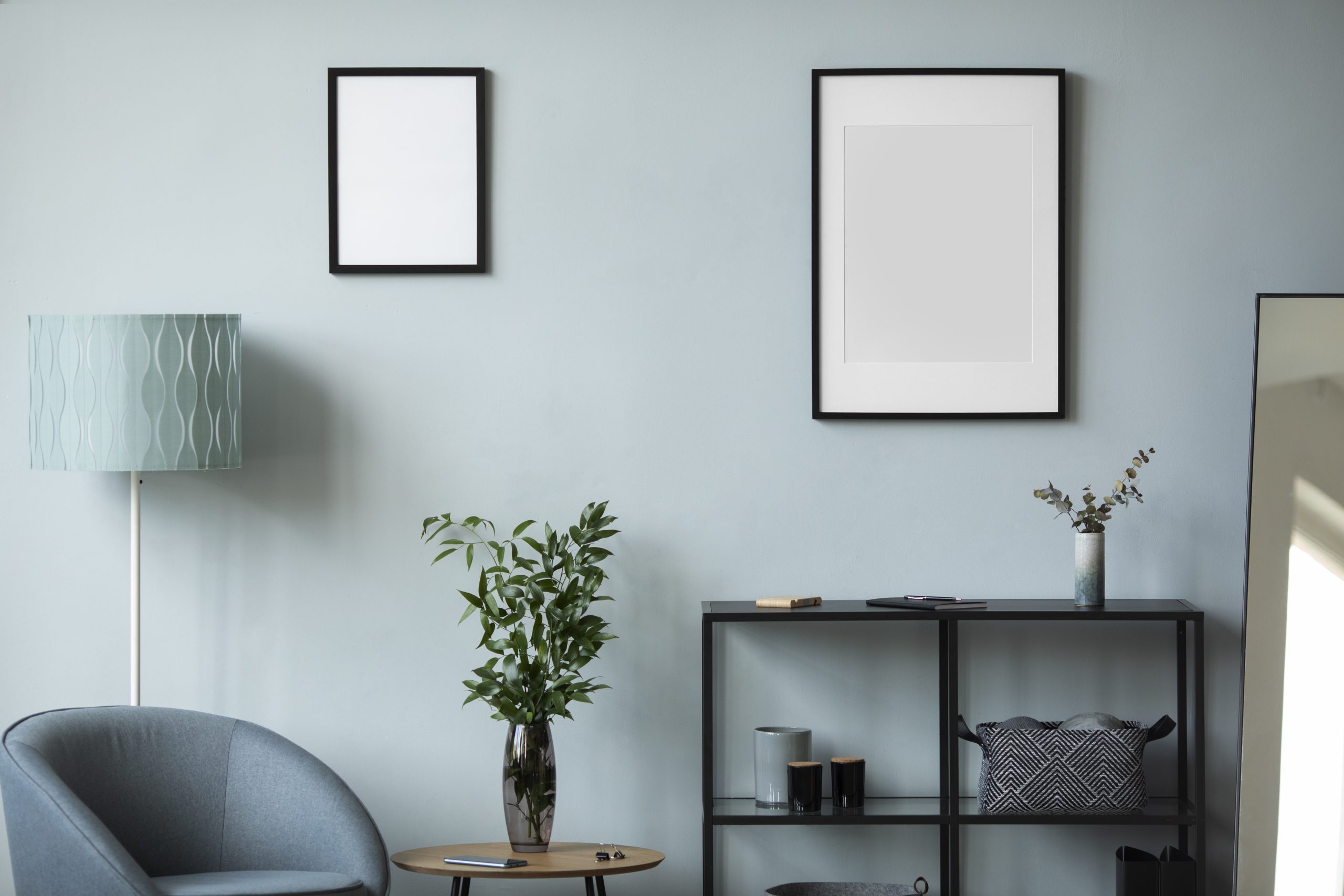 interior-home-decor-with-photo-frames